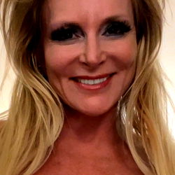 Pragtige Vrou met Verleierskapasie – OnlyFans Model