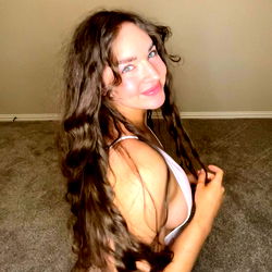 Pragtige vrou in 'n bikini - OnlyFans Model