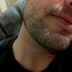 Master Blaster: 'n Impakvolle Man met 'n Groot Voorkoms!