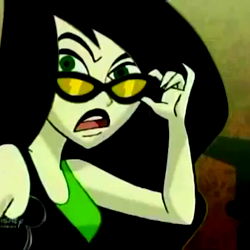 Sensuele vrouelike model – Afrikaanse beskrywing