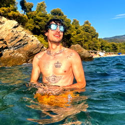 Pragtige model in die water - 'n Unieke Visuele Ervaring