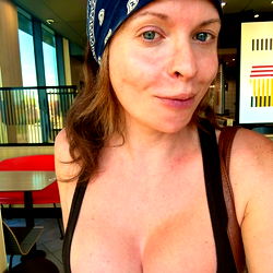 Pragtige Vroulike Model in Streeks - Ladyharkness