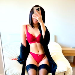 Pragtige Model in Rood - Unieke Sensualiteit