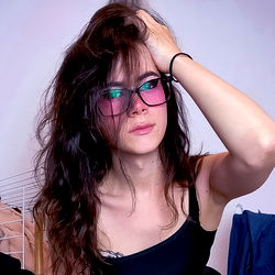 Pragtige Model – LittleMapleBerry se Sensuele Uitbeelding