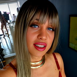 Pragtige Vrouelike Model - Cherry 🍒