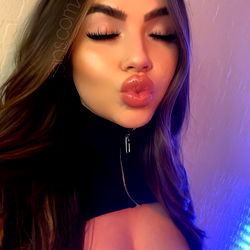 Pragtige Model in 'n Boeskap Oeffie – OnlyFans