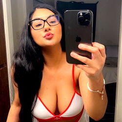 Sensuele Model in Streefhuggie - Onmiddellike Versorging