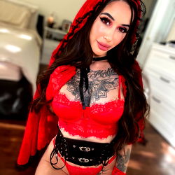 Verleierspele in Rood, 'Wolfie' - OnlyFans Model