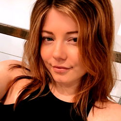 Pragtige Vroue in 'n Swart Top - OnlyFans Model