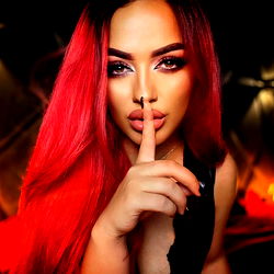 Pragtige Model met Rooie Haar – Goddess Emmelyne