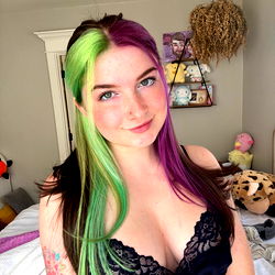 Pragtige Vroulike Model met Velskil Haar - Eliana Rose