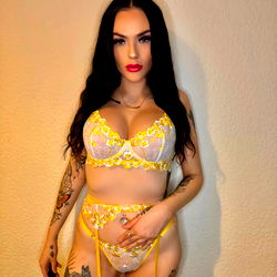 Pragtige vrou in ondergoed - Emilee Jade 💋