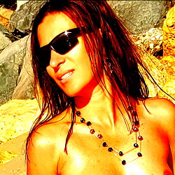 Sensuele Model met Juweellank - Nicolle Luxury VIP