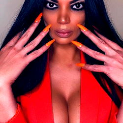 Pragtige Swart Vrou in Sexy Outfit - OnlyFans Model