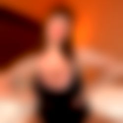 Jasmine is... on a date! photo