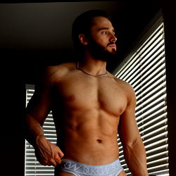 Model in Ondergoed - Skouspelagtige Skouspel