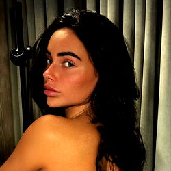 Pragtige Vroue Model - Brontë B