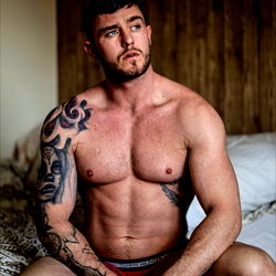 Waensame Manlikheid: Danny Blu's VIPS - 'n Sensasie uit Groot-Brittanje