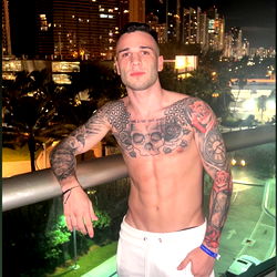 Verleiersagtige Model in Stadse Omringting