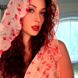 Carlotta Champagne photo