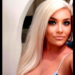 Prinses Blondé: 'n Sensuele OnlyFans Model