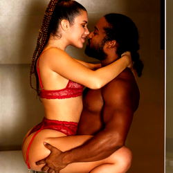 Sensuele Model in Rooi Badpak - Bewus Maak!