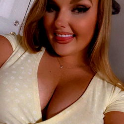 Sensuele Lana Baby skep 'n warm atmosfeer