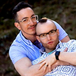 Pragtige Man in Stippe – 'n Unieke Model