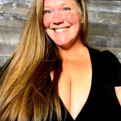 Pragtige Vrou in Swart – OnlyFans Model