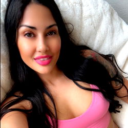 Pragtige Vroue Model - Pagie Parker in 'n Romantiese Skouspel