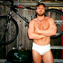 Kaadjeman in wit, aantrekwaardig model