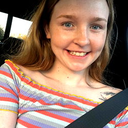 Pragtige Vrou in Streeppatroon - OnlyFans Model