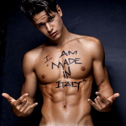 Model Andreas: Eksplosie van Spierkrag en Charme