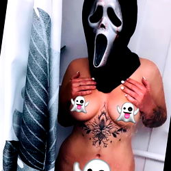 Scarlette - Onverslaan Sensualiteit in Haar Natte Pragtigheid