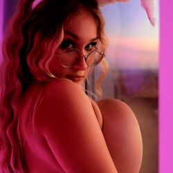 Pragtige Model in Stad – Cheryl Blossom