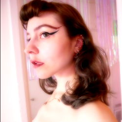 Pragtige OnlyFans Model - Nastya Valentine in 'n Romantiese Instrooom