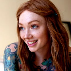 GoAskAlex: 'Koningin van Dirty Talk' - Sexy Model Foto