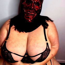 Pragtige Vroue Model - Kat Kummings se Sensuele Uitbeelding