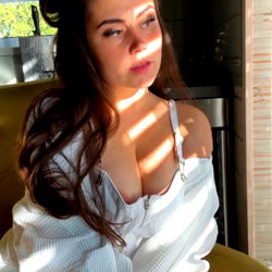 Pragtige Vrou in Striepe - OnlyFans Model