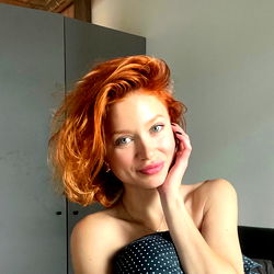 Pragtige Model met Rooiborsproete - OnlyFans