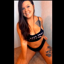 Sensuele Model in Gedetailleerde Badpak - OnlyFans Promosie