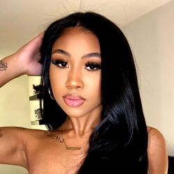 Pragtige Model met Lange Haar – Onvergeeflike Skonheid