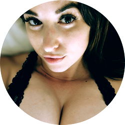 Pragtige Vrouelike Model - Lexi Allan