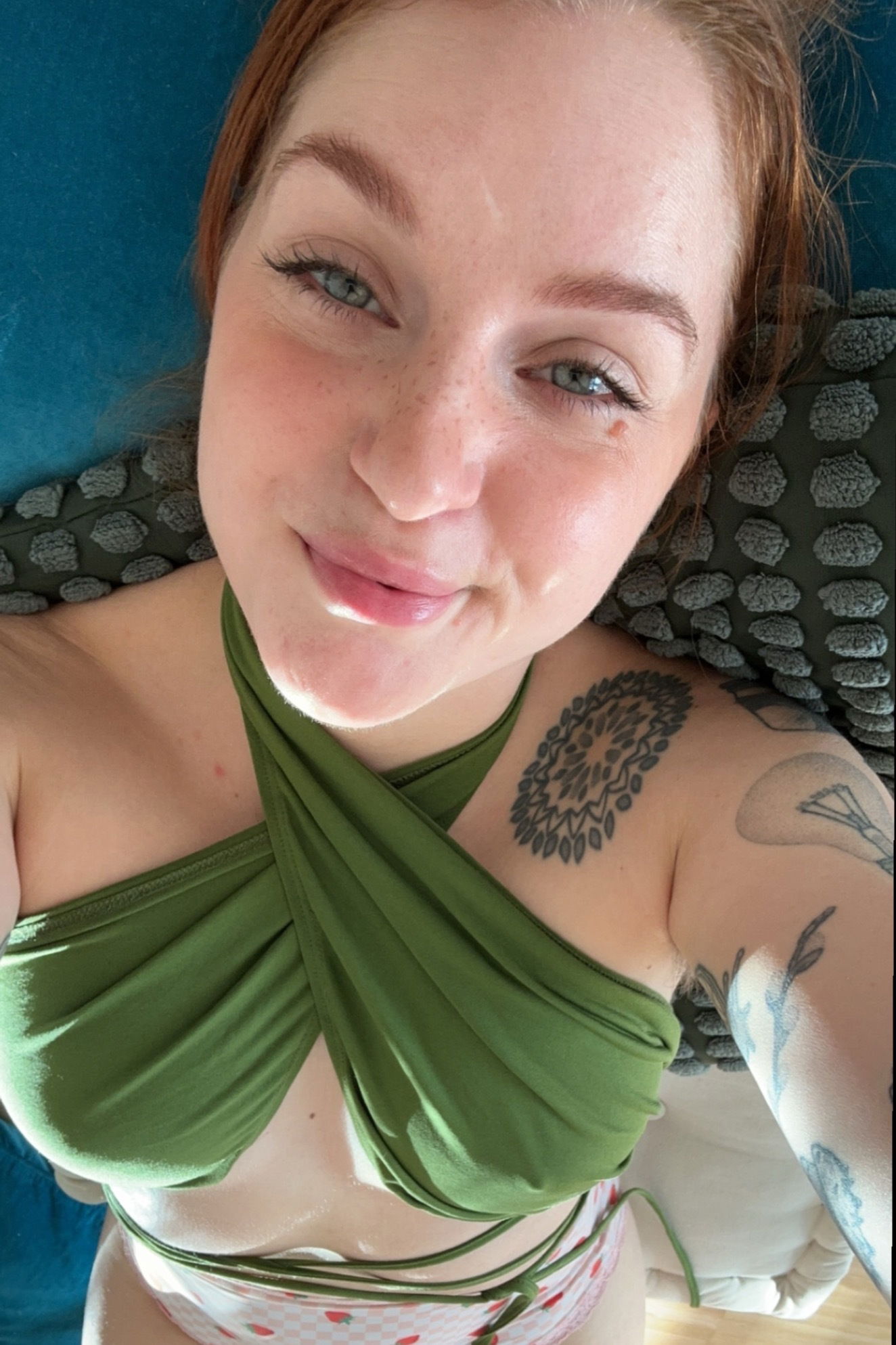 Flora 🦊 your redhead GF photo