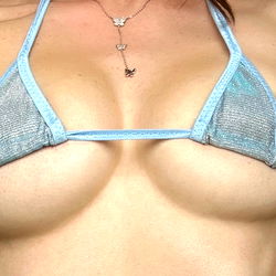 Ally Hardesty👼🏻 photo