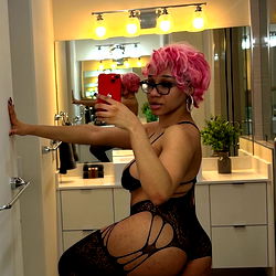 Pragtige vrou in swart, perfekte vir OnlyFans!