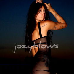 Pragtige OnlyFans Model in 'n Verwagansende Verdomhoek