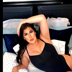 Pragtige Model in 'n Swart Badpak - 'Brandy'