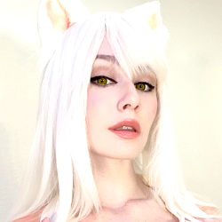 Pragtige Model in Geel Kleur - Unieke Voorstelling